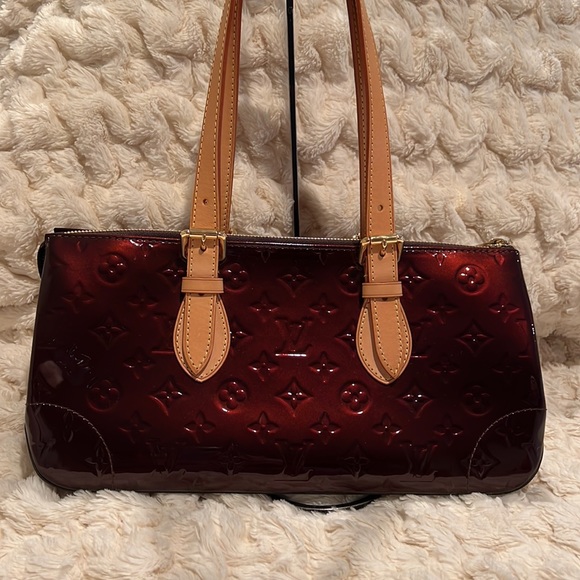 Louis Vuitton Rosewood Avenue Vernis shoulder bag in Stunning Amarante - Picture 4 of 16